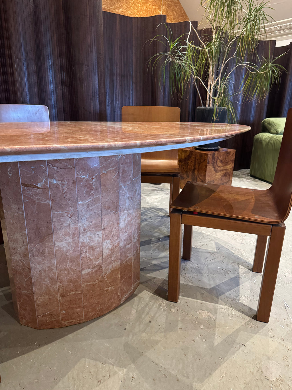 Elliptical dining table