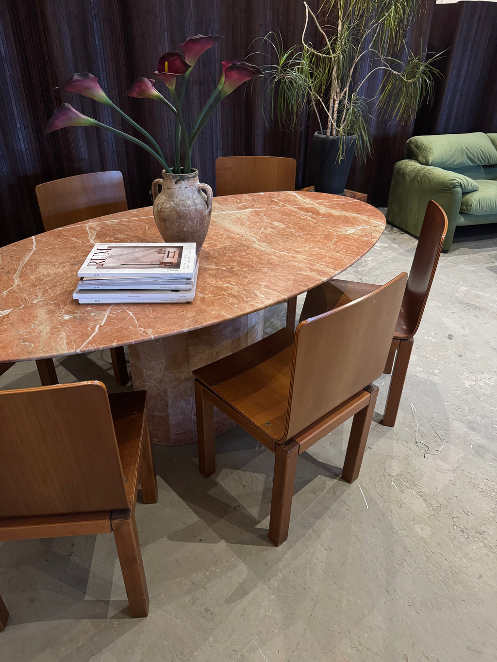 Elliptical dining table